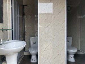 Trong container vệ sinh
